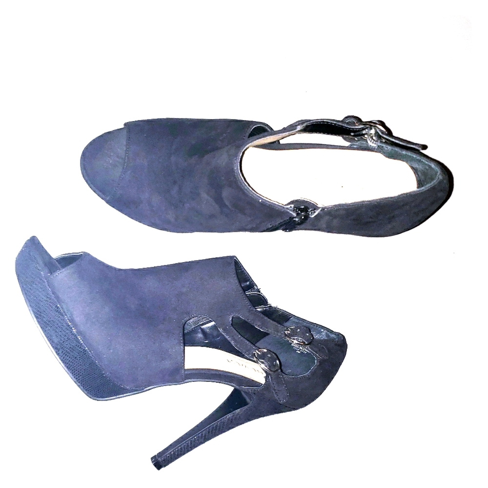 Nine west black high heel shoe with buckles@ankle